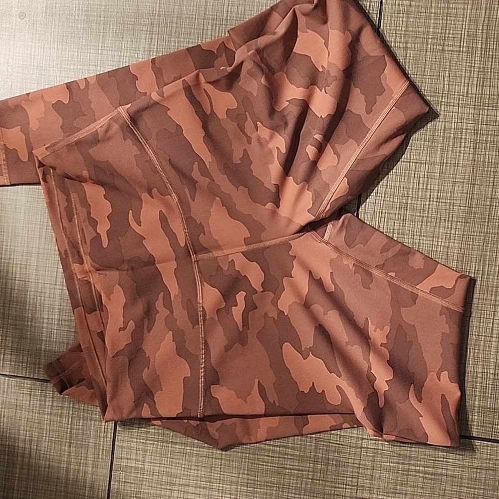 Gently PreLoved Wundertrain Lululemon Leggings